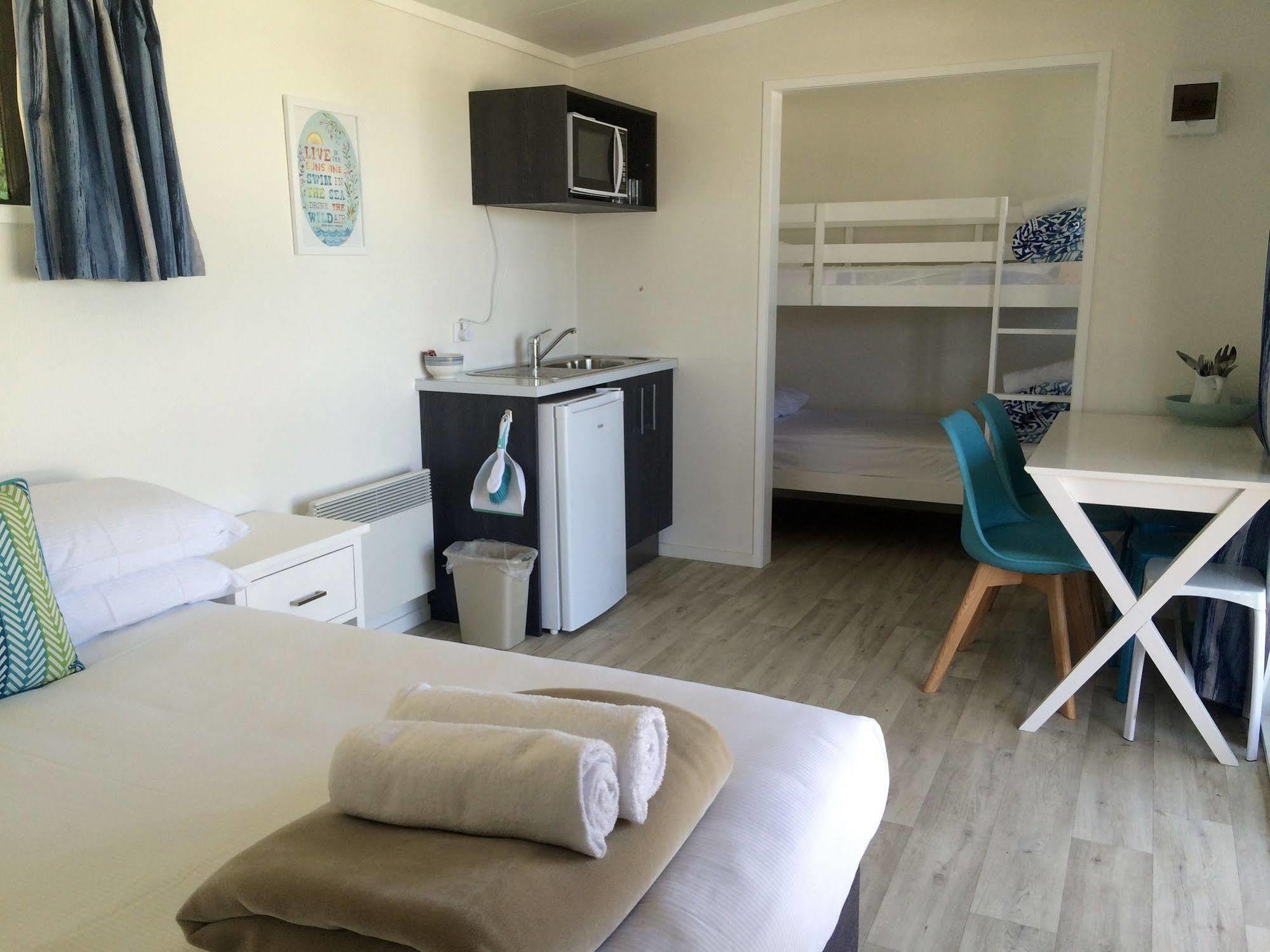 Oakura Beach Holiday Park Exterior foto